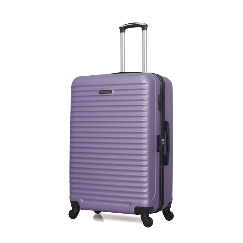 Hard-sided spinner luggage set
